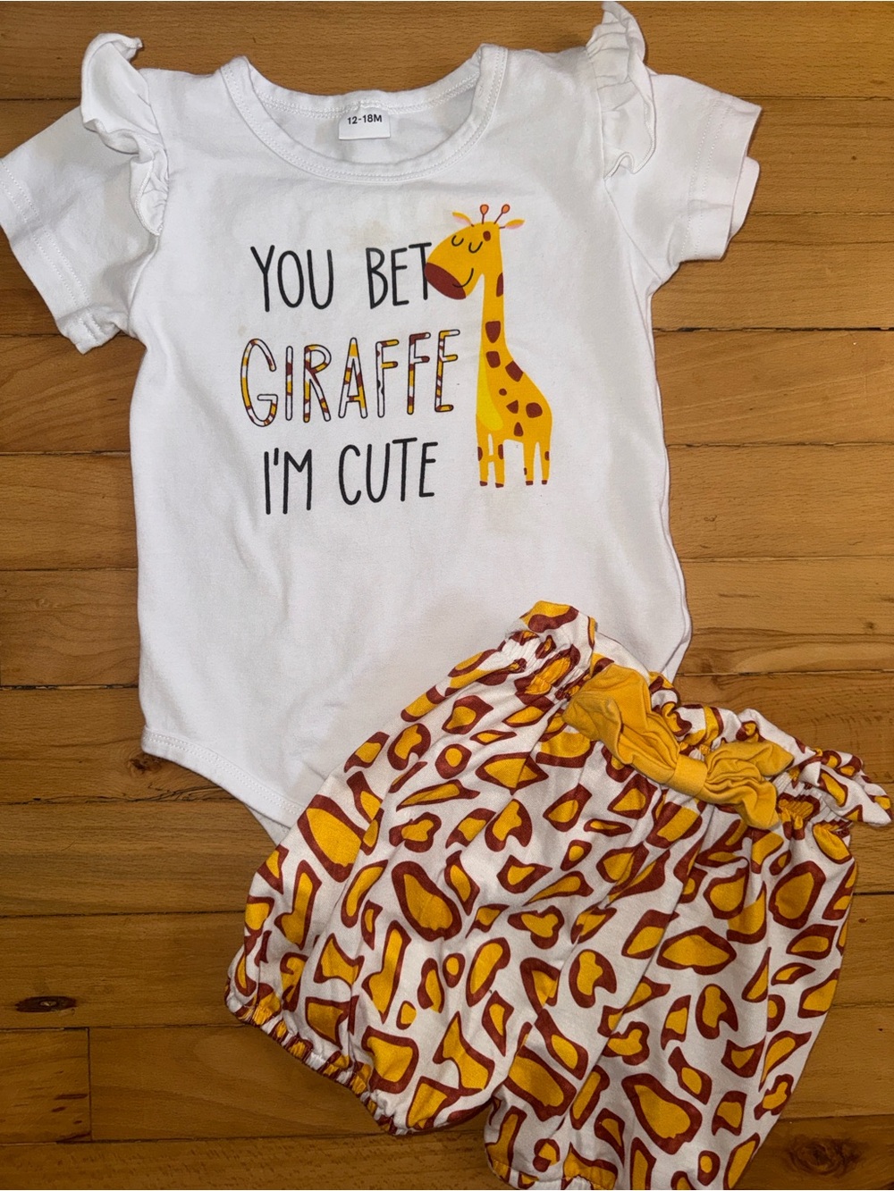 Baby Girls White Giraffe Graphic Bodysuit and Yellow Patterned Shorts Set 12-18